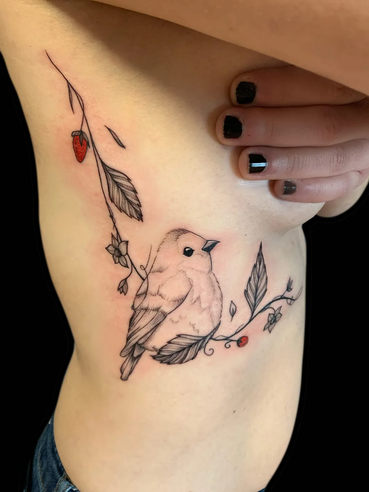 Tatoueuse Annahata — fine line et blackwork à Loroux-Bottereau